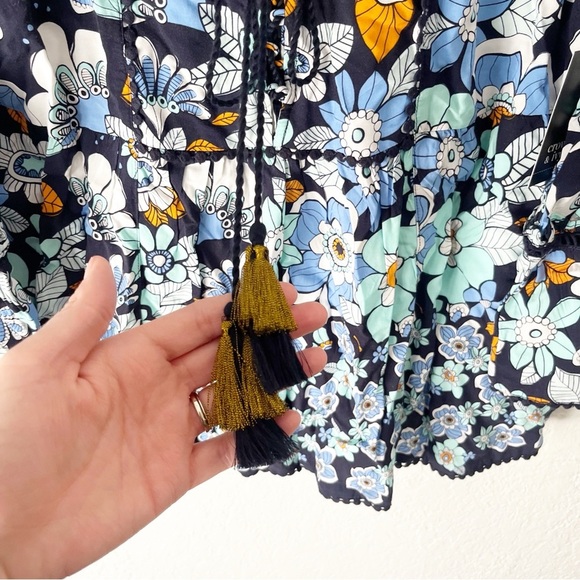 Crown & Ivy Top Women's Large Hippie Floral Tassel Boho Groovy NWT - Picture 4 of 7
